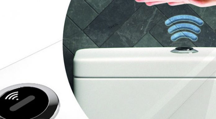 Caixa Acoplada Deca com sistema Touchless