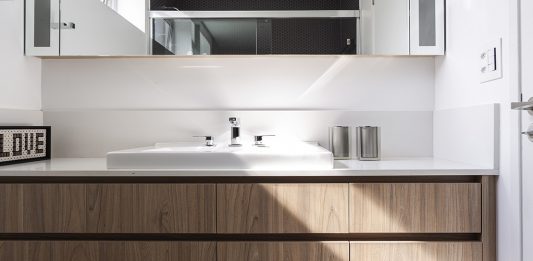 Fernanda Schmidt e Claudia Roxo apresentam reforma de apartamento de 130m²