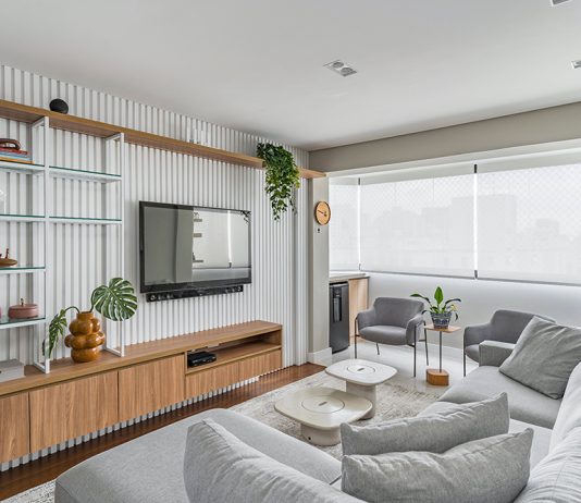 Conheça a renovação de um apartamento de 100m² na Vila Clementino, SP, pelo escritório Inovando Arquitetura Projeto: Inovando Arquitetura - Sala de Estar