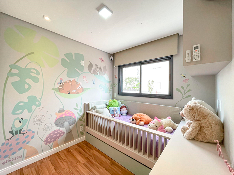 Com a decoração lúdica no tema natureza, o quarto infantil é personalizado com pequenos detalhes 