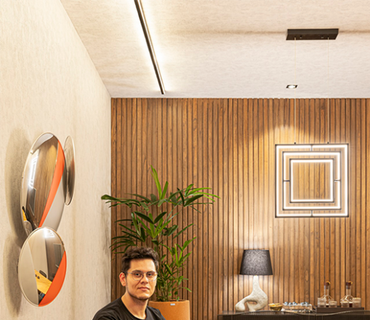 André Henning estreia na CASACOR ES com espaço moderno e sofisticado para negócios Arquiteto André Henning assina ambiente Business Place | CASACOR Espírito Santo
