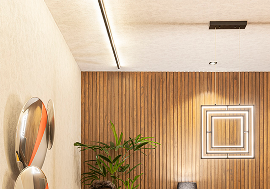 André Henning estreia na CASACOR ES com espaço moderno e sofisticado para negócios Arquiteto André Henning assina ambiente Business Place | CASACOR Espírito Santo