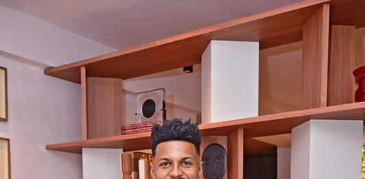 Arquiteto Vitor Martins celebra legado do Ilê Aiyê no Studio Ébano, na CASACOR Bahia Vitor Martins assina Studio Ébano na CASACOR Bahia