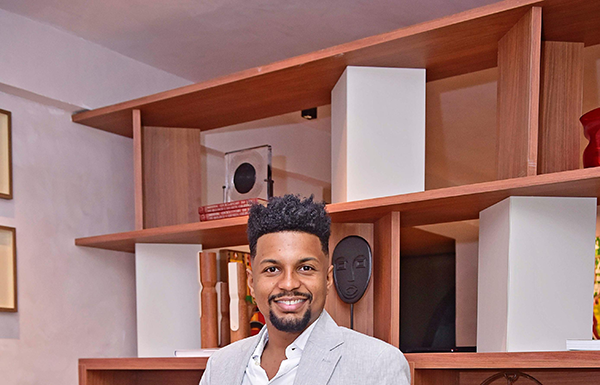 Arquiteto Vitor Martins celebra legado do Ilê Aiyê no Studio Ébano, na CASACOR Bahia Vitor Martins assina Studio Ébano na CASACOR Bahia