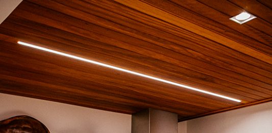 Projeto de Martini Arquitetura, Casa Mona: Tradição e Modernidade em Perfeita Harmonia Projeto Casa Mona de Martini Arquitetura