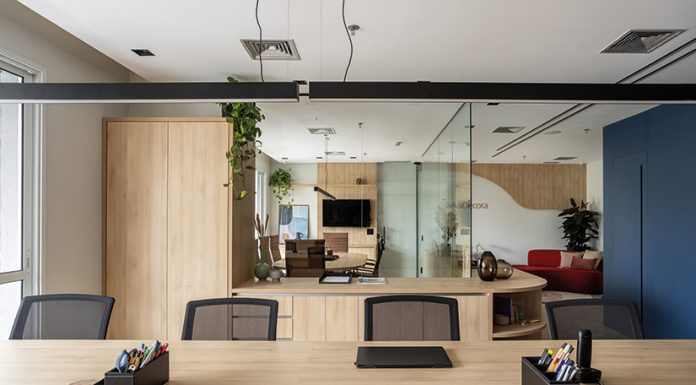 Criatividade e Conexão: O Novo Escritório do Viva Decora pela Mazatto Arquitetura Projeto de escritório de Mazatto Arquitetura