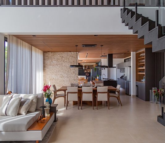 Integração e Elegância: O Projeto que Une Arquitetura, Interiores e Natureza por Camargo Baracca Arquitetura Ambiente do projeto de Camargo Baracca Arquitetura