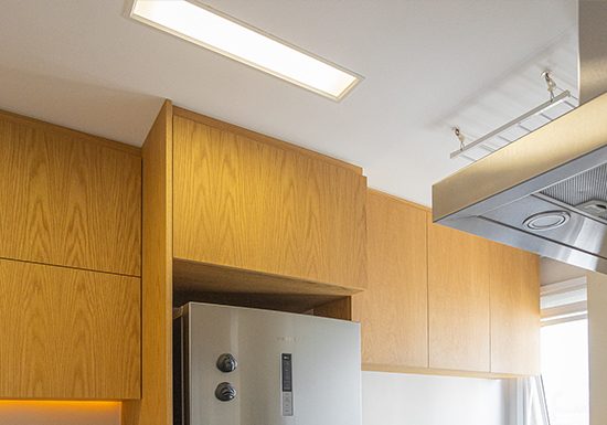 Projeto de Débora Toledo Transforma Studios em Apartamento Sofisticado na 2ª Edição da Viva Magazine Projeto de Studio de Débora Toledo