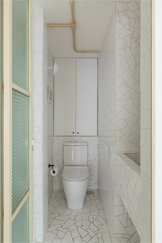 Projeto: Carla Campos_Cru Estúdio |Lavabo clean com detalhes retrô