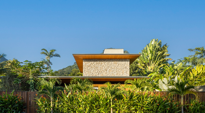 Residência MMB: sofisticação e integração com a natureza em Ubatuba Projeto: Pitta Arquitetura| Residência MMB, casa de 250 m² em Itamambuca, Ubatuba