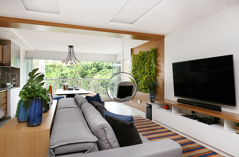 Projeto: RMV Interiores | Soluções inteligentes de design ampliam os espaços e criam unidade visual neste apartamento na Vila Maria