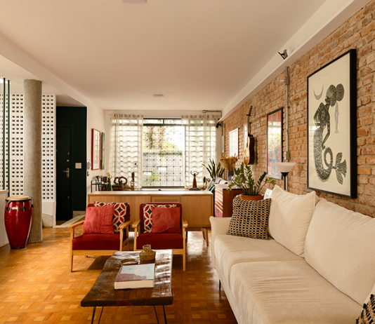 Casa é transformada em um refúgio cheio de significados para a nova família que se forma com a chegada do bebê Projeto: Cambuci Arquitetos| Casa do casal Marina e Rafael