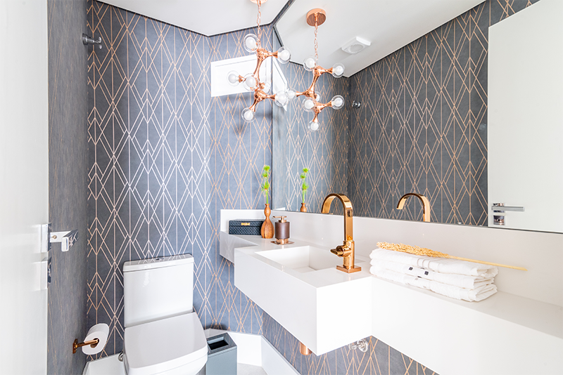 Projeto: Isabella Nalon, produção Coletivo Borogodo|Com decoração arrojada, o lavabo é uma das atrações do apartamento