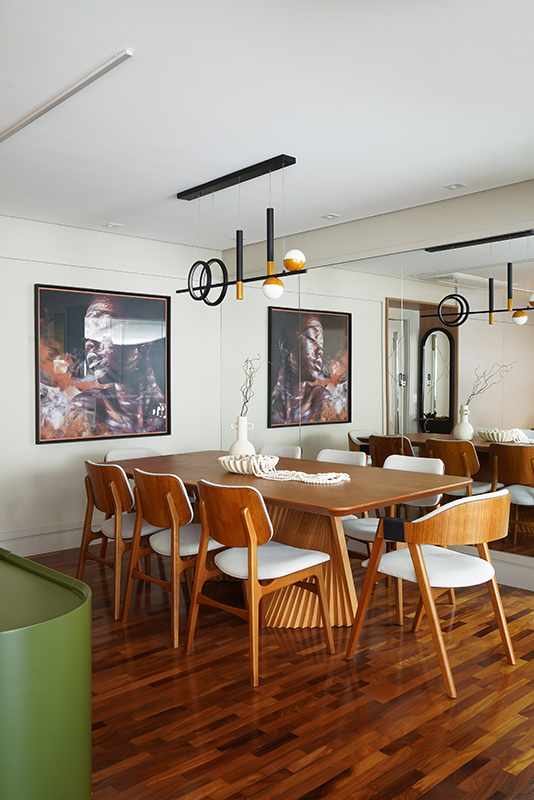 Projeto: Rosangela Pena Arquitetura | Para completar a sofisticação contemporânea da sala de jantar, o quadro e o pendente valorizam o décor.