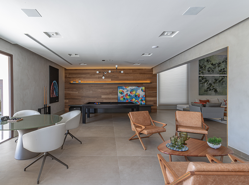 Projeto: Patricia Penna Arquitetura & Design | sala de jogos com mesa de bilhar e poltronas para conversas informais