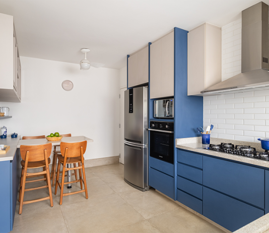 Entre memórias e novos usos: STAL Arquitetura transforma cozinha e lavanderia em Perdizes Projeto: STAL Arquitetura | A cozinha foi integrada a uma pequena copa, perfeita para refeições rápidas e práticas no dia a dia.