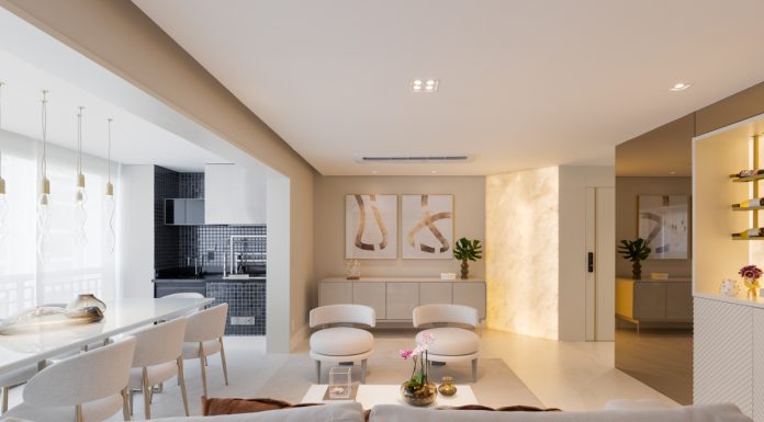 Aconchego sem madeira em apartamento sofisticado criado por Sabrina Salles Projeto: Sabrina Salles | Sala de jantar ganha sofisticação com buffet em pedra translúcida iluminada lateralmente e cristaleira bar em vidro reflecta.