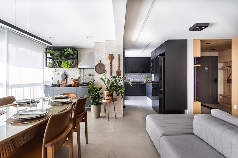 Projeto: Camila Palladino |A varanda gourmet, cercada por um paisagismo leve e intuitivo, oferece conexão com a natureza e momentos de relaxamento.