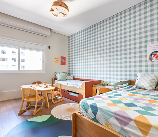 Quarto versátil e atemporal para todas as idades Projeto: Anne Save |Quarto de hóspedes foi pensado pela arquiteta para receber os netos e amigos do casal