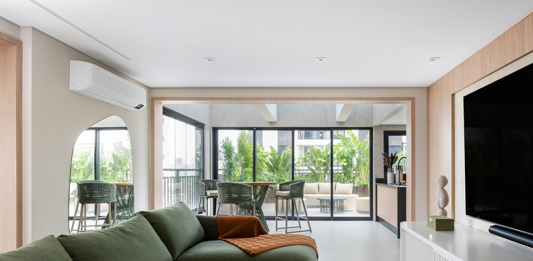 Refúgio urbano: Érica Salguero cria ambientes de lazer e área gourmet para toda a família em um apartamento duplex Projeto: Érica Salguero | Arquiteta assina projeto com planta que prioriza a integração dos ambientes.