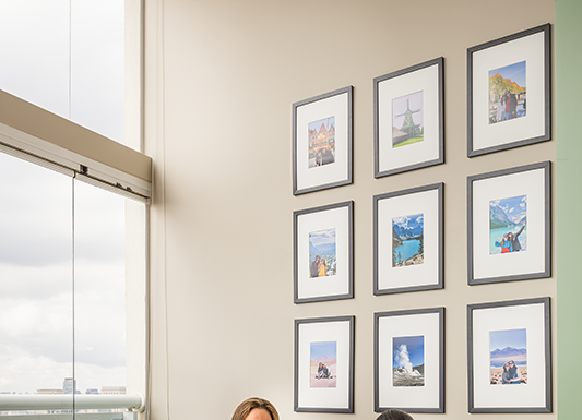 STAL Arquitetura transforma estúdio em Pinheiros em refúgio acolhedor, contemporâneo e cheio de luz Projeto: Stal Arquitetura | Estúdio em Pinheiros transformado em um refúgio acolhedor, contemporâneo e banhado por luz natural.