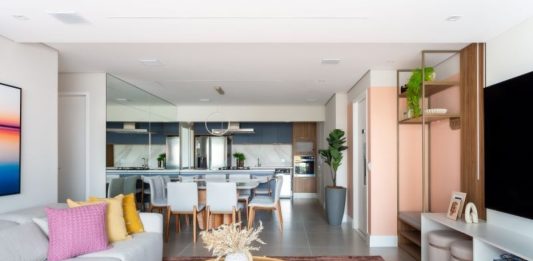 Apartamento dos Sonhos em Perdizes ganha vida com cores que seguem o pôr do sol Projeto: RMV Interiores | Apartamento em Perdizes ganha vida com cores que seguem o pôr do sol