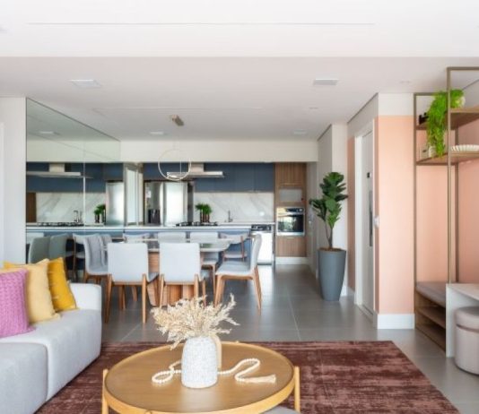 Apartamento dos Sonhos em Perdizes ganha vida com cores que seguem o pôr do sol Projeto: RMV Interiores | Apartamento em Perdizes ganha vida com cores que seguem o pôr do sol