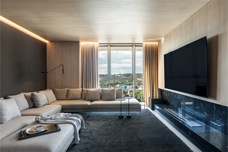 Projeto: Bo.arch Studio | Home theater aconchegante com iluminação em camadas, reforçando conforto e sofisticação.