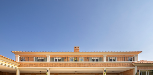 Casa toscana contemporânea reforça a parceria de longa data entre arquiteto e clientes Projeto: Rogério Luciani | Arquitetura em estilo toscano na Fazenda Vila Real, em Itu.
