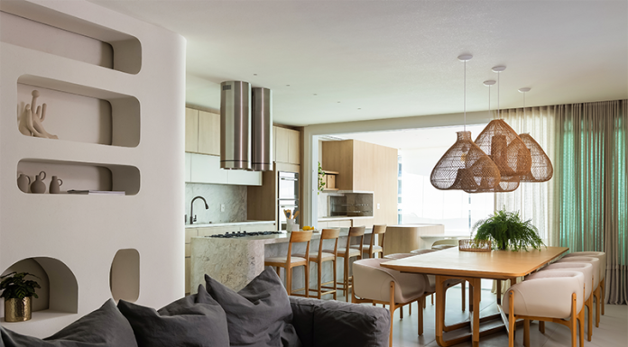 Luz suave, traços brancos e clima de veraneio Projeto: Bo. Arch Studio | Com inspiração praiana, este apartamento foi projetado para transmitir leveza e bem-estar à beira-mar.