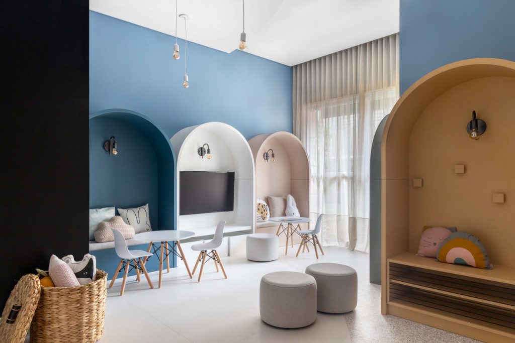 Projeto: Bo.arch | O espaço kids do Piemonte Vizione foi pensado para estimular criatividade, convivência e diversão em um ambiente lúdico e acolhedor. Cores suaves, mobiliário integrado e detalhes que encantam transformam cada cantinho em um convite ao brincar.