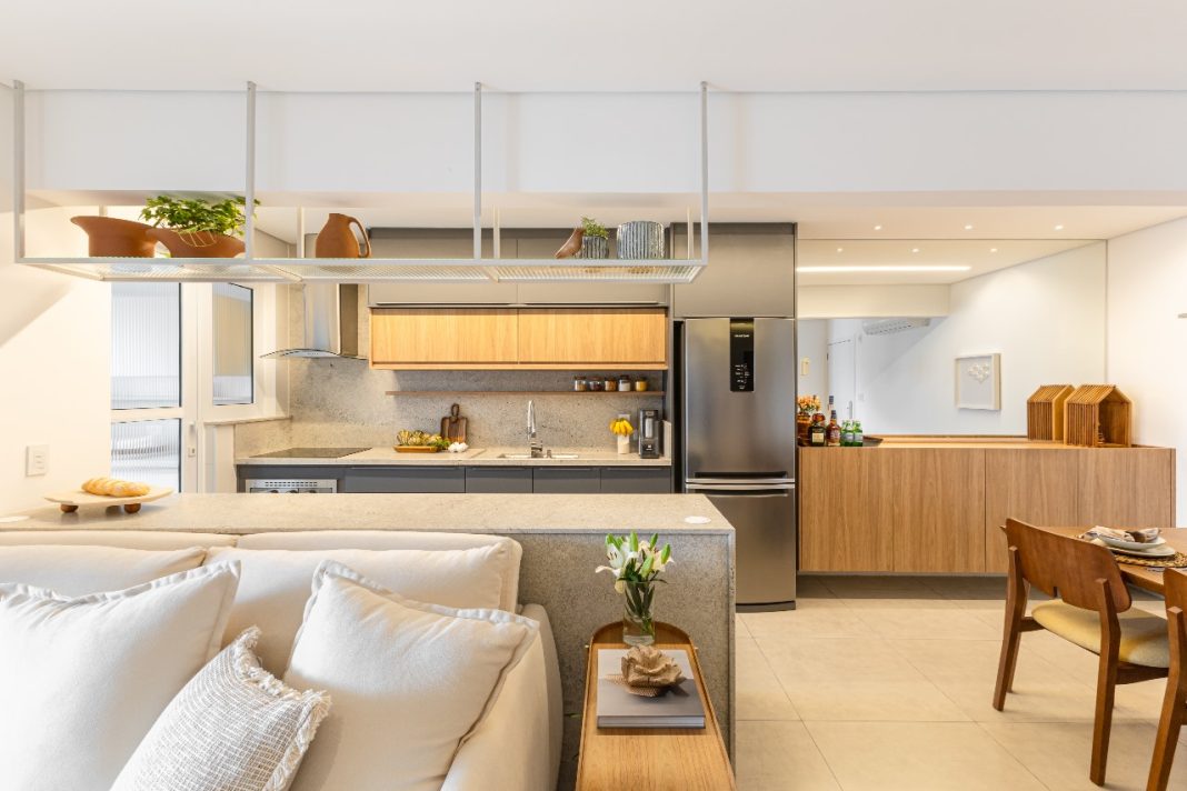 Projeto: Bimá Arquitetura | Apartamento de 80m² na Praia Grande ganha nova cara e integra ambientes.