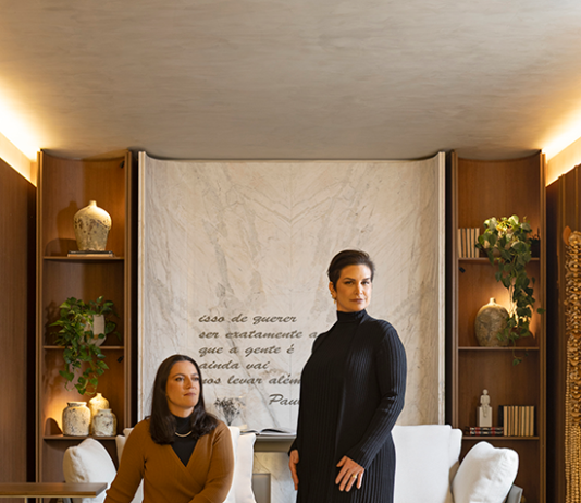 Bo. Arch Studio estreia na Mostra Artefacto 2025 com ambiente que traduz arte, acolhimento e sensibilidade Projeto: Bo.arch Studio | Marina Carvalho e Thalita Peron, estreiam na Mostra Artefacto 2025, em Curitiba.