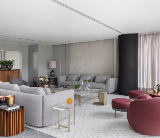 Sofisticação masculina e acabamentos de alto padrão marcam projeto assinado por Sabrina Salles no Ibirapuera Projeto: Sabrina Salles | Um lar contemporâneo que une conforto, funcionalidade e acolhimento em cada detalhe.
