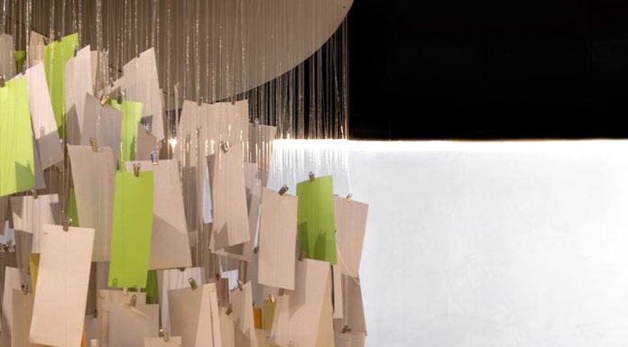 Jardim do Imaginário: hall e bilheteria convidam o público a sonhar na CASACOR SC | Florianópolis 2025 Projeto: PB3 Arquitetura e Interiores | A árvore dos sonhos é uma escultura interativa que cresce e se transforma durante a mostra