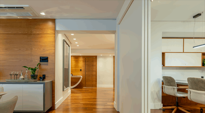 Queiti Magalhães transforma duas plantas em um lar de 350 m² A arquiteta integrou duas unidades e deu início a um projeto de interiores criado totalmente do zero.