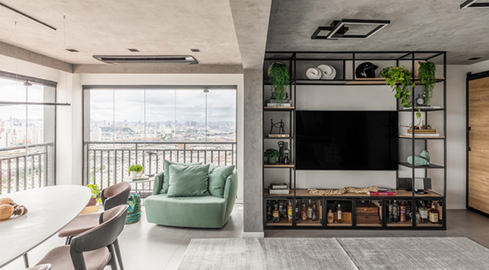 Do industrial ao contemporâneo: saiba as diferenças entre cimento queimado e concreto aparente Projeto BMA Studio | O estilo industrial, tão marcante em cada detalhe deste projeto assinado pelo arquiteto Bruno Moraes, está presente desde a serralheira até a rusticidade moderna da aparência do cimento queimado