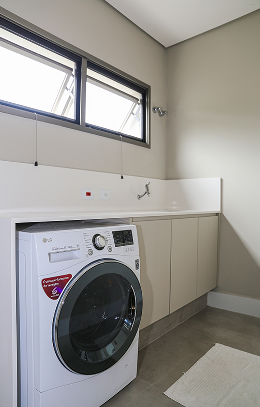 Projeto Meneghisso & Pasquotto Arquitetura |É preciso verificar pressão e voltagens compatíveis com os eletros | Projeto Meneghisso & Pasquotto Arquitetura | Foto: Divulgação