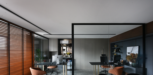 Saiba quais são as principais tendências em arquitetura e design corporativo Projeto: Daiane Antinolfi | Layouts flexíveis e integrados que acompanham diferentes dinâmicas de trabalho, promovendo conforto, eficiência e liberdade de escolha no ambiente corporativo