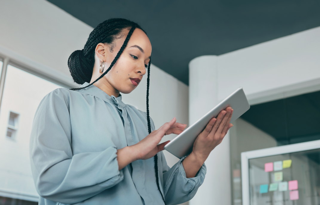 Ferramentas digitais facilitam ajustes e mantêm o moodboard sempre atualizado – Foto: Shutterstock