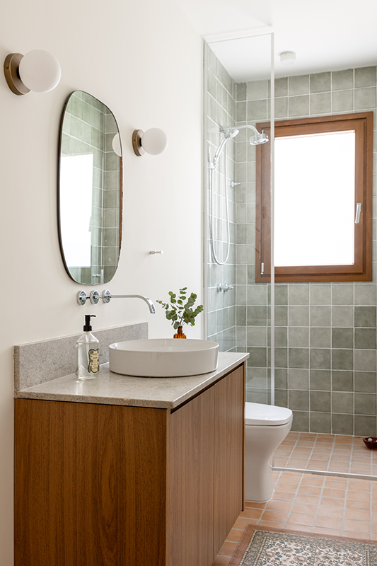 Soluções Celite no banheiro social trazem louças que unem estética e design para otimização de espaços