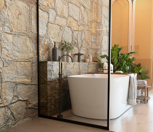 Elleve apresenta a Grelha Flat, que oculta o sistema de escoamento Grelha Flat Black Matte da Elleve