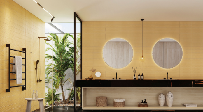 Banheiro preto: 5 dicas para criar um projeto elegante e ousado Porcelanato acetinado não escorrega e facilita a limpeza do banheiro – Foto: Ceusa