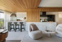 Integração, sofisticação e aconchego marcam apartamento de 165m² no Campo Belo Projeto: TT Interiores | Integração fluida entre living, jantar e cozinha, com identidade preservada em cada detalhe