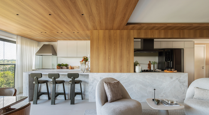 Integração, sofisticação e aconchego marcam apartamento de 165m² no Campo Belo Projeto: TT Interiores | Integração fluida entre living, jantar e cozinha, com identidade preservada em cada detalhe