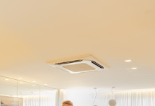 Integração e escolhas estratégicas renovam apartamento de 95 m² Brunno Costa Arquitetura