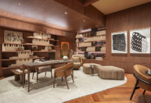 A arte como ponto de partida nos projetos de arquitetura de interiores Em seu projeto para a Mostra Artefacto 2026, a arquiteta Denise Barretto selecionou as obras Lingam, do pintor pernambucano Montez Magno (1934-2023), e o par de quadros da artista visual Lidia Lisbôa para compor a biblioteca