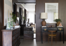 Garimpo de móveis e objetos antigos é uma ótima opção para quem busca projetos com história e personalidade A busca por móveis e objetos antigos envolve um olhar atento e uma boa pesquisa realizada em feiras, antiquários, bazares e leilões. Mesmo em viagens, é possível encontrar peças únicas capazes de agregar memórias, boas lembranças e que faz jus ao repertório do morador