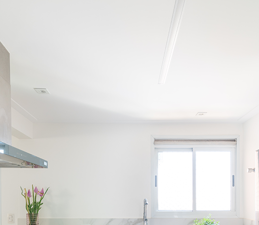 O que observar antes de escolher a cuba para a bancada da cozinha Do tipo de material até a sua posição na cozinha, a arquiteta Isabella Nalon revela os detalhes que analisa no momento de especificar a cuba certa para o projeto