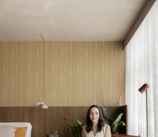 Arquiteta Paula Martins assina Casa Corcovado, espaço que traduz a bossa carioca em projeto residencial apresentado na 1ª Bienal de Arquitetura Brasileira Casa Corcovado traduz a leveza e a sofisticação da bossa carioca em um apartamento em São Paulo.